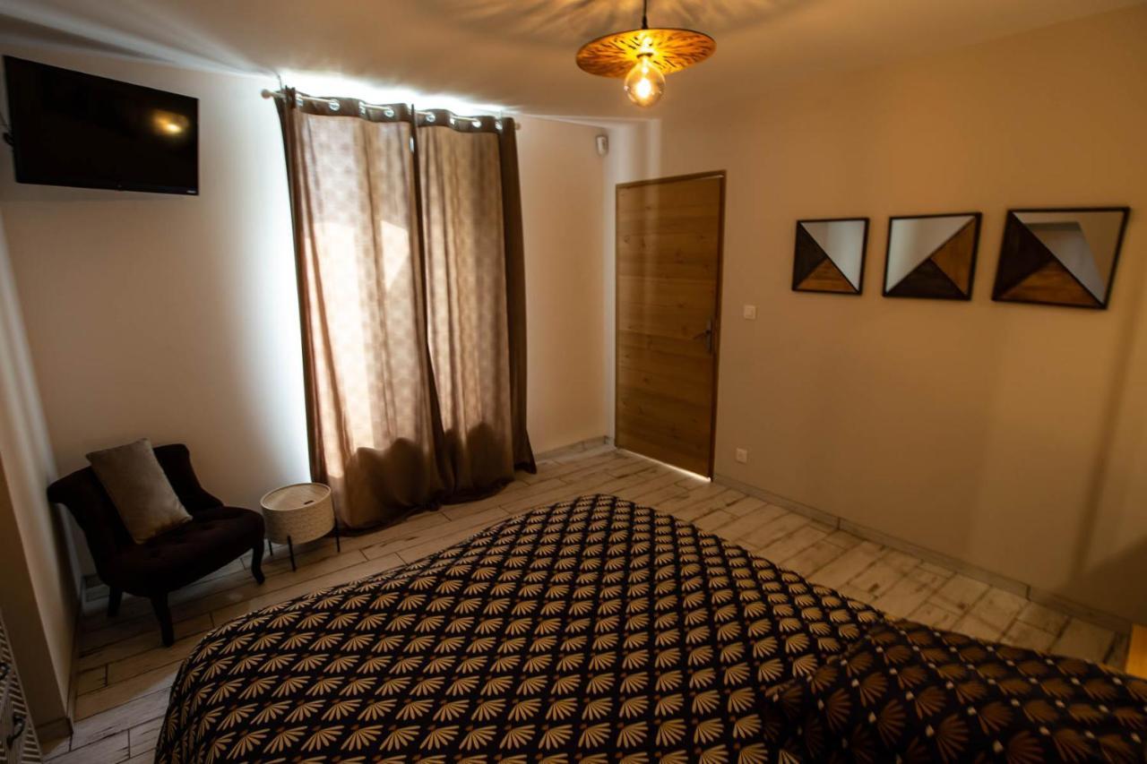 Au Bouchon Hotell Saint-Aigulin Eksteriør bilde